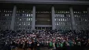 Hingga Kamis 5 Desember 2024, Presiden Korea Selatan Yoon Suk Yeol masih berpegang teguh pada kekuasaannya meski diterpa mosi pemakzulan yang diajukan oleh oposisi. (Philip FONG/AFP)
