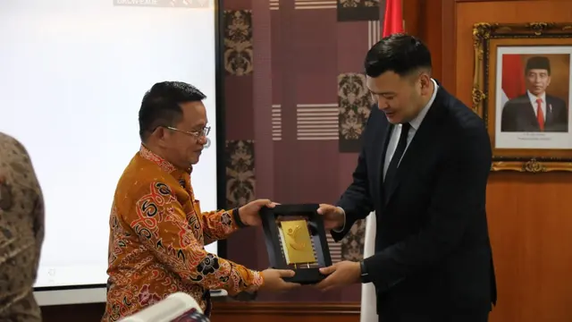Kemensos.