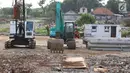 Alat berat terlihat di Terminal Terpadu Depok atau Metro Stater di lahan terminal di Jalan Margonda Raya, Depok, Jawa Barat, Kamis (6/9). (Liputan6.com/Immanuel Antonius)