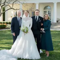 Melihat keanggunan cucu Joe Biden saat menikah (instagram/wondersandco)