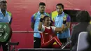 Atlet para angkat berat, Ni Nengah Widiasih, saat beraksi pada Asian Para Games di Balai Sudirman, Jakarta, Minggu (7/10/2018). Ni Nengah berhasil mempersembahkan medali perak dengan total angkatan 97 kg. (Bola.com/M Iqbal Ichsan)