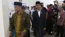 Presiden Joko Widodo bersama Gubernur Jawa Barat Ridwan Kamil usai meresmikan Bandara Wiriadinata Tasikmalaya, Jawa Barat, Rabu (27/2). (Liputan6.com/Angga Yuniar)