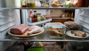10 Kesalahan Menyimpan Daging Matang dan Mentah dalam Satu Kulkas, Jangan Diabaikan