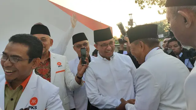 Bacapres dan bacawapres dari Koalisi Perubahan Anies Baswedan-Muhaimin Iskandar (AMIN) tiba di DPP PKS di Jalan TB Simatupang, Jakarta Selatan, Kamis (19/10/2023).