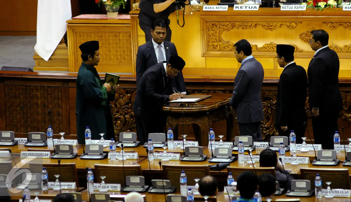 Dardiansyah dari Fraksi PDIP menggantikan Ardiansyah yang diduga terlibat korupsi, Jakarta, Kamis (20/8/2015). (Liputan6.com/Faisal R Syam)