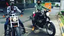 Tak hanya dirinya, sang istri yaitu Dian Ayu juga cukup sering ikut Omesh untuk touring. Dian Ayu juga tampak tampil keren dengan motor gedenya. (Liputan6.com/IG/@omeshomesh)