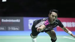 Jonatan Christie berhasil melangkah ke babak final Japan Open 2023 usai menaklukkan Lakshya Sen 21-15, 13-21, dan 21-16. (AP Photo/Hiro Komae)