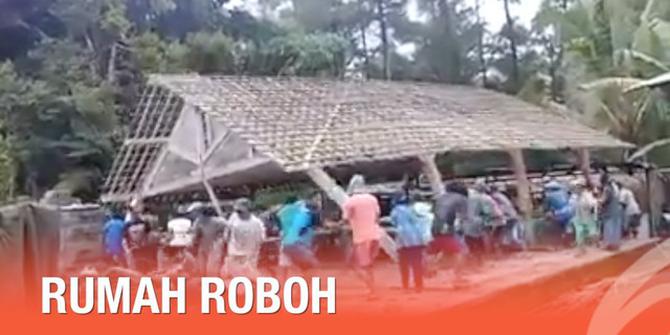 VIDEO: Rekaman Rumah Roboh saat Dipindahkan Warga