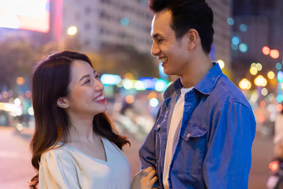 perempuan dan pasangan outdoor
