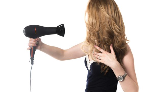 Pastikan Rambut Sudah Kering Sebelum Berhijab