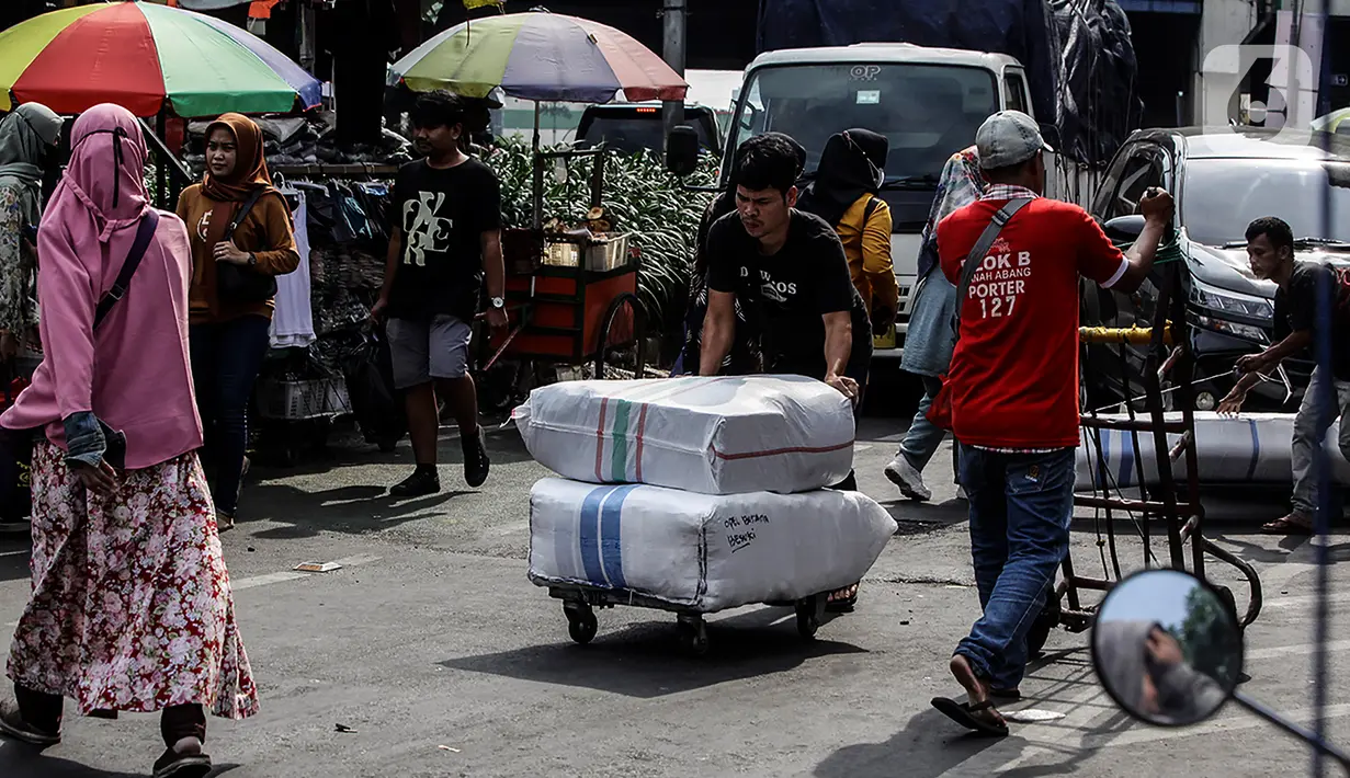 Pasar Tanah Abang akan kian ketika mendekati Hari Raya Idul Fitri. (Liputan6.com/Johan Tallo)