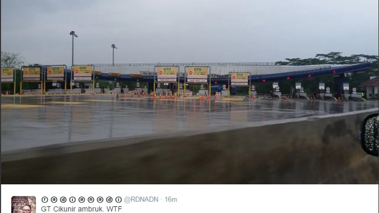 Gerbang Tol Cikunir Ambruk!