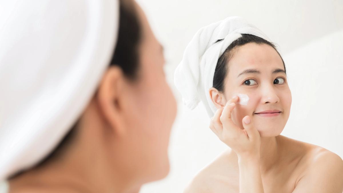 Morning vs Night Skincare Routine: Mana yang Lebih Penting?