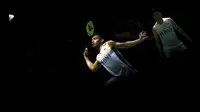 Ganda putra Indonesia, Pramudya Kusumawardana/Yeremia Erich Yoche Yacob Rambitan saat menghadapi ganda putra Inggris, Ben Lane/Sean Vendy pada laga babak 32 besar Kejuaraan bulu tangkis Indonesia Open 2023 di Istora Senayan, Jakarta, Rabu (14/6/2023). Pramudya Kusumawardana/Yeremia Erich Yoche Yacob Rambitan menang rubber game 21-15, 13-21 dan 21-14 . (Bola.com/Bagaskara Lazuardi)
