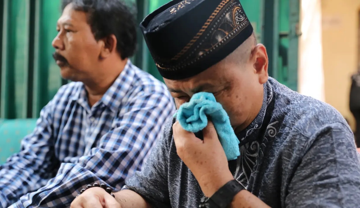"Dia juga sempat meminta pekerjaan ke saya untuk diajak ngelawak. Dia juga sempet minta dibeliin kentang goreng, tapi nggak boleh sama anaknya, itu sih," tutur Memet. (Adrian Putra/Bintang.com)