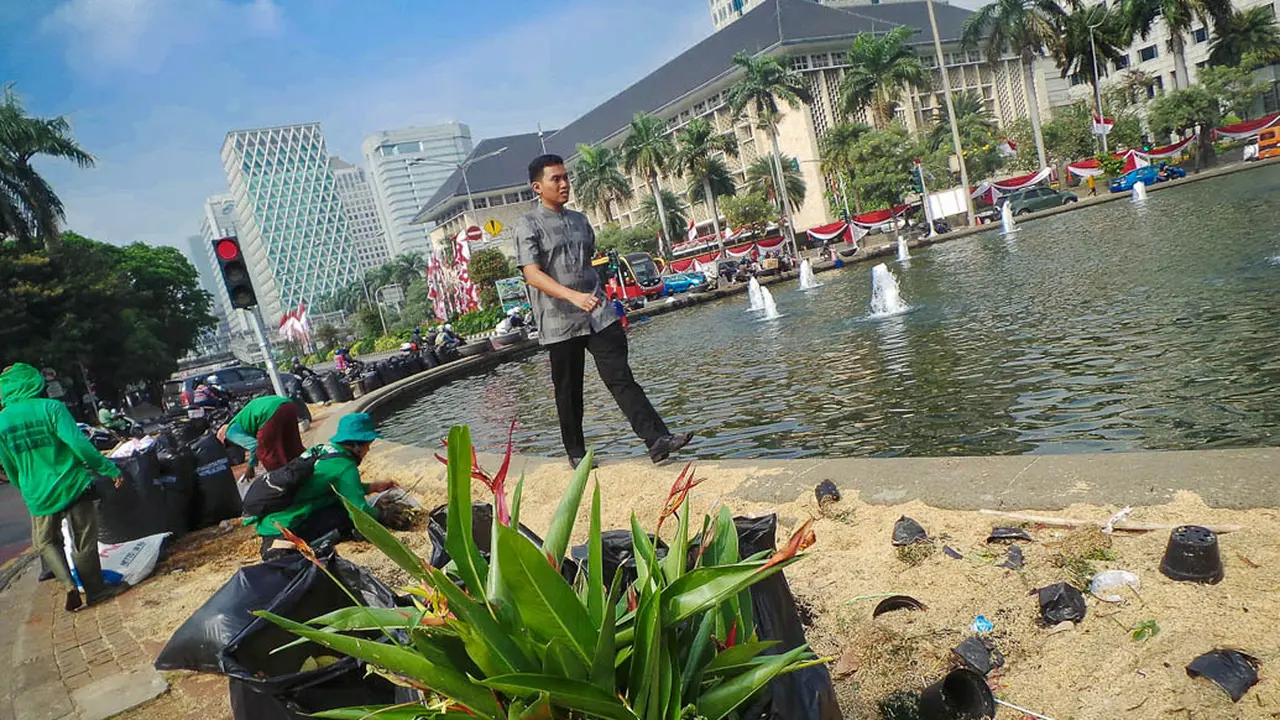 Dinas Pertamanan Perbaiki Taman yang Rusak Akibat 'Prabowo'
