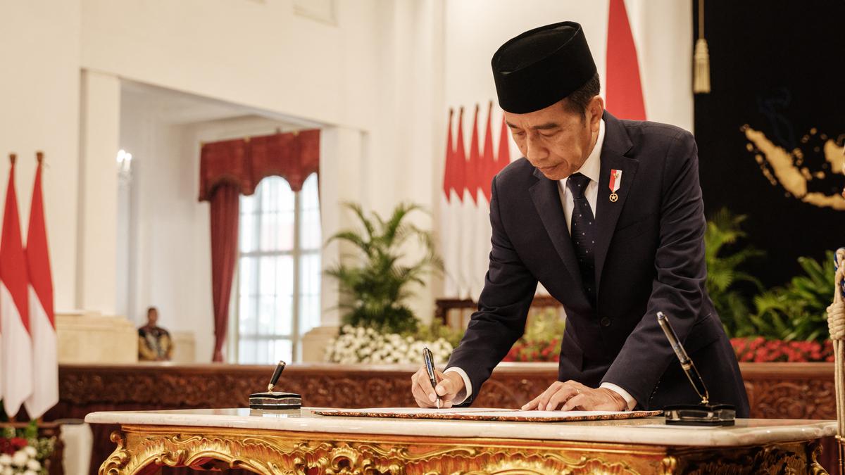 Jokowi Lantik Gus Ipul Jadi Mensos Pengganti Risma Hari Ini Berita Viral Hari Ini Rabu 18 September 2024