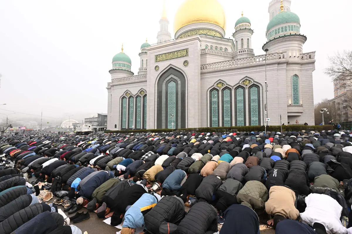 Umat Muslim di Berbagai Belahan Dunia Laksanakan Salat Idul Fitri 1445 Hijriah