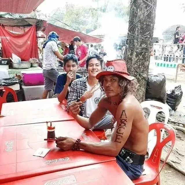 7 Potret Nyeleneh Ketemu Wibu di Tempat Umum Ini Bikin Tepuk Jidat