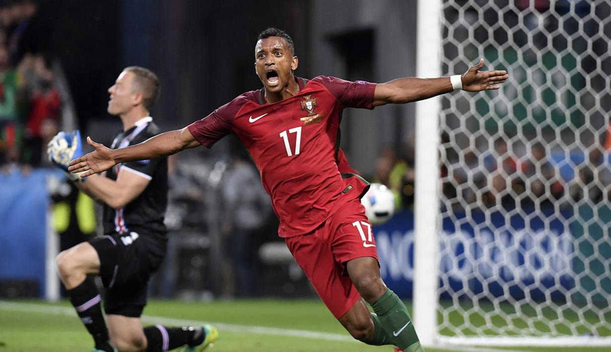 Ekspresi pemain Portugal, Luis Nani, setelah mencetak gol ke gawang Islandia pada laga Grup F Piala Eropa 2016 di Stade Geoffroy Guichard, Saint-Etienne, Rabu (15/6/2016) dini hari WIB. (AFP/Jeff Pachoud)