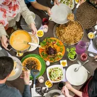 potret buka puasa bersama//copyright shutterstock/Zurijeta