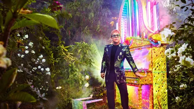 Umumkan Tur Terakhirnya, Elton John Tampil Gemerlap