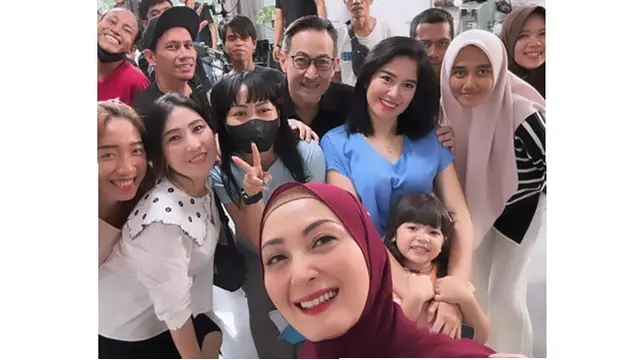 6 Potret Della Puspita Mantap Kenakan Hijab, Berawal dari Dorongan Suami