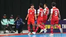 Pemain Timnas Futsal Indonesia, Firman Adriansyah (kiri) merayakan gol yang dicetaknya saat melawan Kirgistan pada laga kedua Grup A Piala Asia Futsal 2026, Kamis (29/1/2026) malam WIB. (Bola.com/M Iqbal Ichsan)