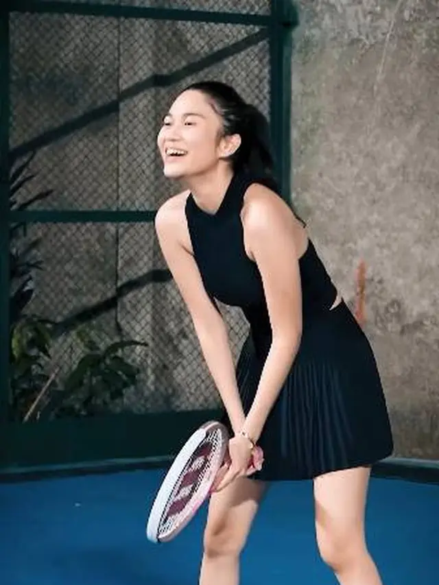 Disebut Multitalenta, Ini 7 Potret Azizah Salsha Tekuni Olahraga Tenis Lapangan