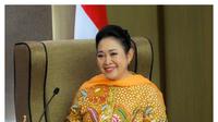 Model Atasan Batik Titiek Soeharto yang Simpel dan Elegan (Foto: Instagram @titieksoeharto)