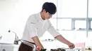 Song Jaerim pernah menjadi seorang chef saat bermain dalam drama Surplus Princess. (Foto: pinterest.com)