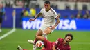 Pemain Spanyol Pedro Porro berebut bola dengan pemain Portugal Joao Felix berebut bola selama pertandingan sepak bola babak 16 besar Piala Dunia antara Portugal dan Spanyol di Arlington, Texas, dekat Dallas, Senin, 6 Juli 2026. (AP Photo/Tony Gutierrez)
