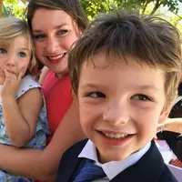 Hal yang tak terduga dilakukan oleh seorang pelayan setelah ia mendapatkan uang tip sebesar Rp14 juta dari tamunya. (Foto: Facebook)