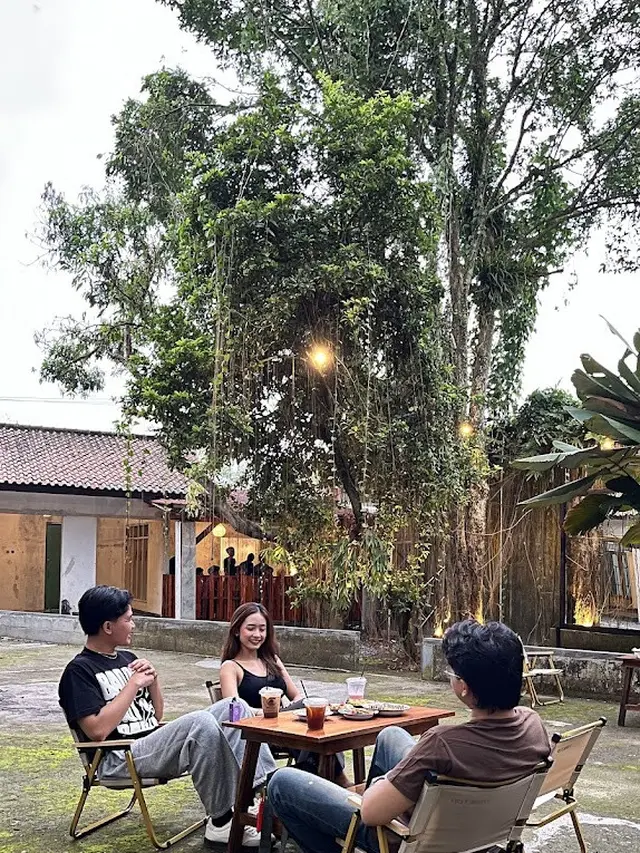 Rekomendasi Tempat Makan Enak Dekat Menara Teratai Purwokerto