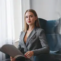 Ilustrasi perempuan cantik bekerja/copyright pixabay.com/demifun1