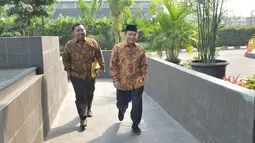 Ketua Fraksi PKS di DPR RI, Jazuli Juwaini mendatangi Gedung KPK, Jakarta, Jumat (7/7). Jazuli Juwaini memenuhi panggilan pemeriksaan penyidik KPK sebagai saksi terkait kasus dugaan korupsi proyek pengadaan e-KTP. (Liputan6.com/Helmi Afandi)
