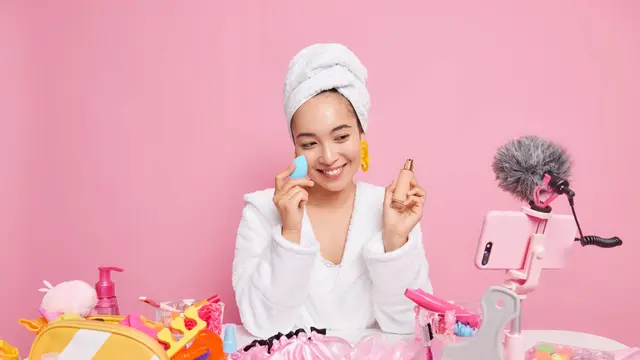Tips Tampil Lebih Fresh dengan Makeup Douyin, Rahasia Wajah Flawless dan Doll-Like yang Viral di TikTok