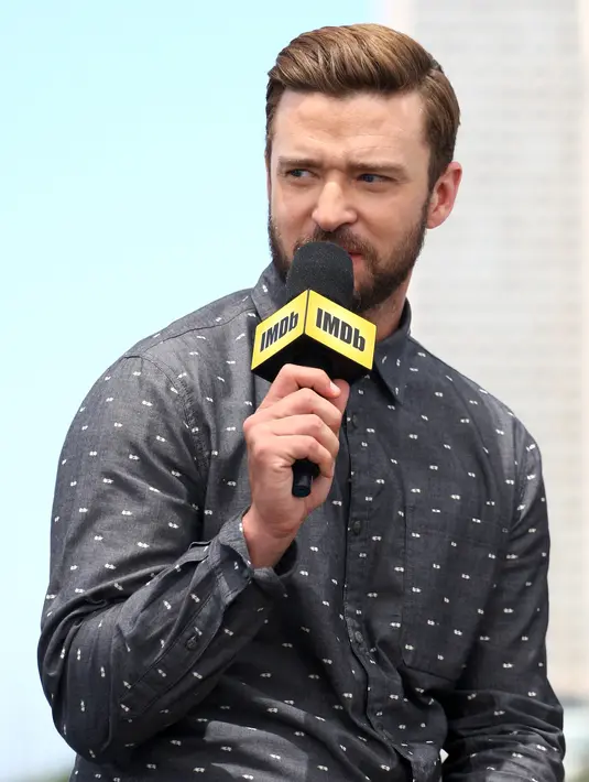 Saat menghadiri kompetisi golf tahunan di Lake Tahoe, AS, Justin Timberlake berkesempatan untuk bertemu beberapa fans nya. Tapi, bukannya menerima tanda tangan atau foto bareng, Justin Timberlake malah kena tampar. (AFP/Bintang.com)
