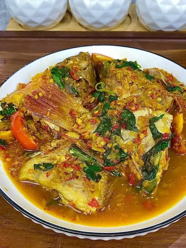 Sajian ikan nila kuah kuning (IG cinta.masak)