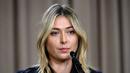 Federasi Tenis Internasional (ITF) pun telah mengirimkan surat kepada Sharapova pada 2 Maret 2016. Selain menjelaskan terbukti memakai doping, ITF juga menskors petenis 28 tahun itu hingga 12 Maret. (Getty Images/AFP/Kevork Djansezian)