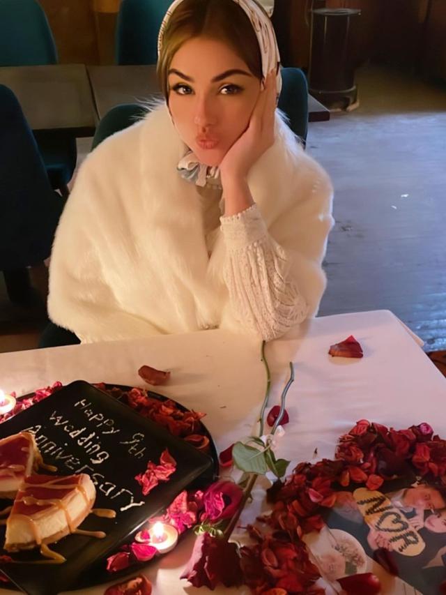 Rayakan Anniversary ke-9, Ini 6 Potret Teuku Rafly dan Istri Dinner di Turki