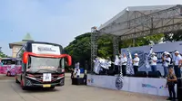 Menyambut mudik Lebaran 2025, PT PGN Tbk (PGN) sebagai Subholding Gas Pertamina kembali menggelar program Mudik Gratis Bersama PGN pada 26 Maret 2025. Sebanyak 1.267 pemudik berangkat dengan 27 bus yang telah menjalani pengecekan kondisi, serta pemeriksaan kesehatan setiap supir. Langkah ini diambil untuk mengurangi risiko kecelakaan dan memastikan keamanan peserta mudik. (Dok. PGN)