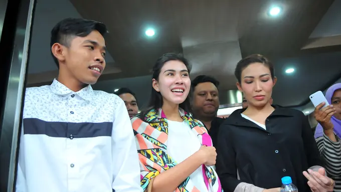 [Bintang] Syahnaz dan Ayu Dewi