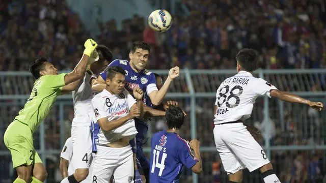 Arema Cronus vs Bali United Pusam