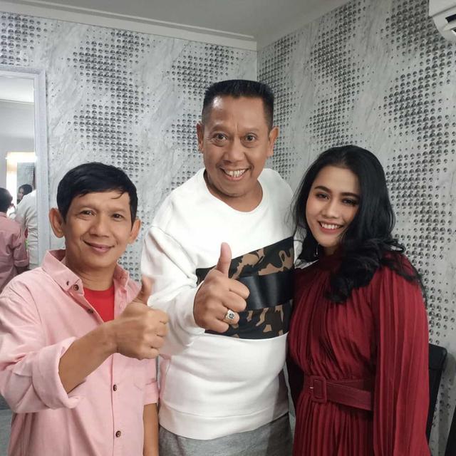 Umumkan Kehamilan, Ini 6 Momen Manis Istri dan Ginanjar yang Beda 32 Tahun