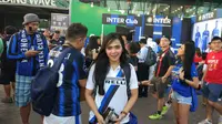 Maia Susanto merupakan salah satu anggota Inter Club Indonesia yang pergi ke Singapura untuk saksikan Inter Milan. (Liputan6.com/Thomas)