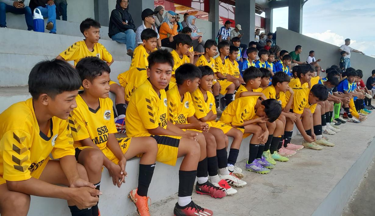 Turnamen tahunan seperti Piala Soeratin tetap memiliki peran penting, tetapi tidak cukup jika berdiri sendiri. Pemain muda membutuhkan jam terbang, bukan sekadar seleksi singkat. Mereka harus terbiasa bermain dalam tekanan kompetisi, menghadapi berbagai karakter lawan, dan berkembang dari satu level ke level berikutnya. (Dok. PT Gahora Indonesia Football)