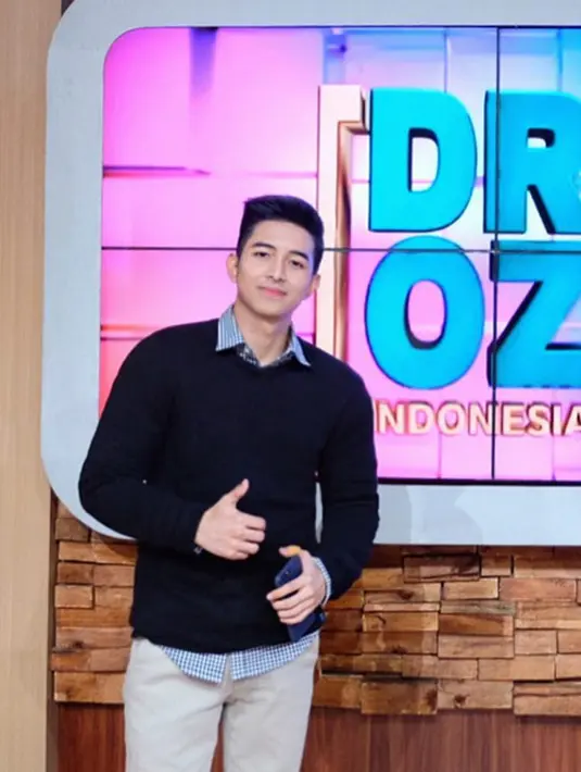 Dokter ganteng Aditya Surya Pratama menjadi pengganti dr. Ryan Thamrin yang meninggal beberapa waktu lalu. Sebelum akhirnya didapuk menjadi pembawa acara menggantikan dr Ryan Thamrin, ia telah terjun ke dunia peran dan model. (Instagram/adityaspratama)