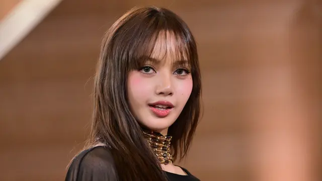 Lisa BLACKPINK Kenakan Kalung dengan Permata Langka di Golden Globes 2026, Diyakini Naikkan Harga