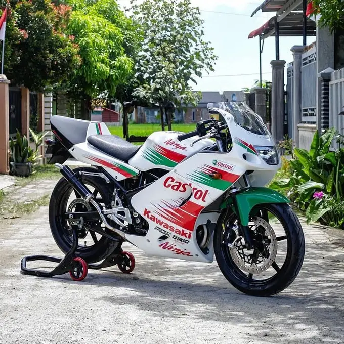10 Potret Modifikasi Kawasaki Ninja 2-Tak, Motor Antik yang Tak Pernah